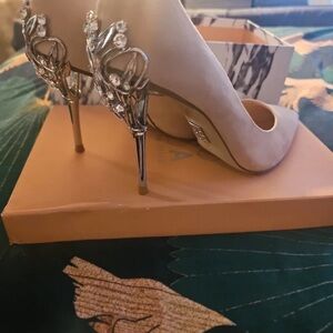 Moda Cream Heels with Intricate Silver Design